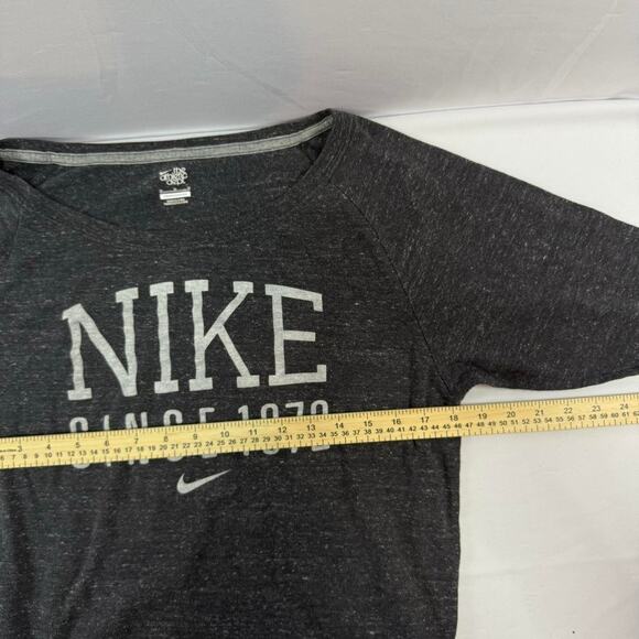 Nike Women’s Light Weight Vintage Sweatshirt Size Medium - Picture 4 of 5